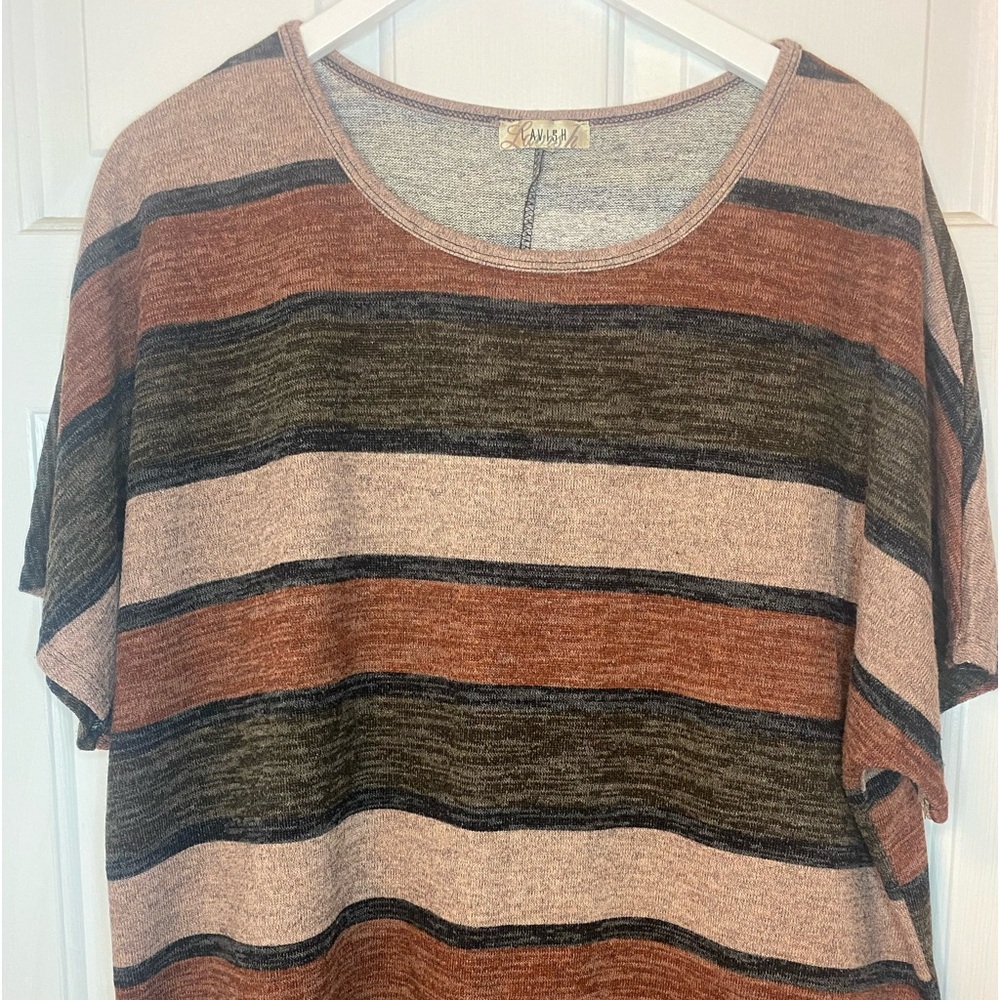 Lavish 1x short sleeve shirt.